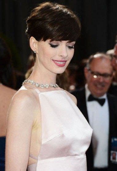 Anne Hathaway Wore Prada Dress Oscars