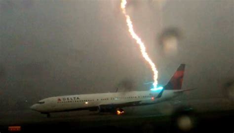Lightning Strikes Delta Plane On Atlanta Runway Scary Video