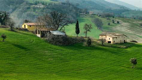771593 Italy Fields Houses Rare Gallery Hd Wallpapers Erofound