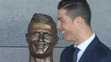 10 of the funniest reactions to cristiano ronaldo s new statue add yours bored panda