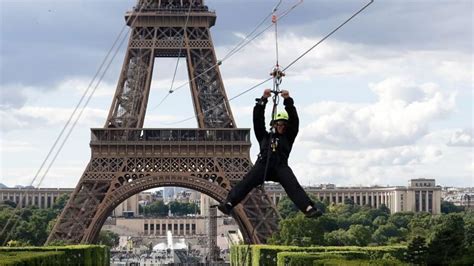The Eiffel Tower Is Rusting Leaked Documents Say Bbc Newsround
