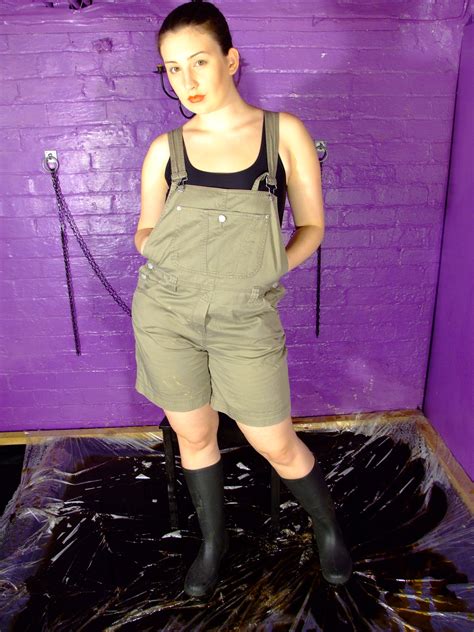 Veronica Does Some Clothes Filling Veronica Fills Her Dungaree Shorts With Gunge