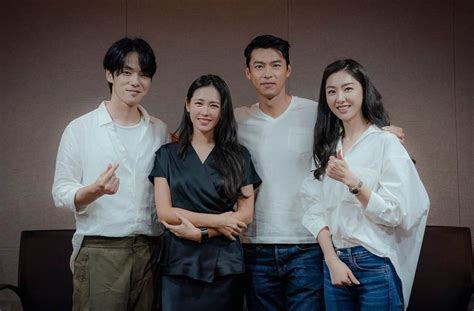 Talented hyun bin and son ye jin, who wanted to work together again after the negotiation and gave us the gift of crash landing on you. "Crash Landing On You" (2019 Drama): Cast & Summary ...