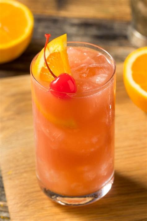 17 Easy Peach Schnapps Drinks Perfect For Summer 2022