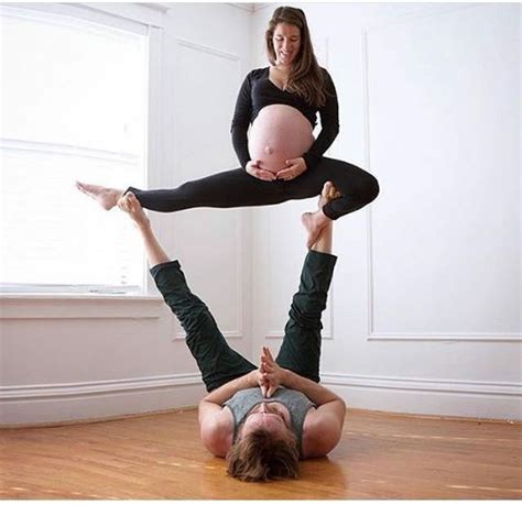 Creative Or Risky Check Out This Couple S Maternity Photo Shoot