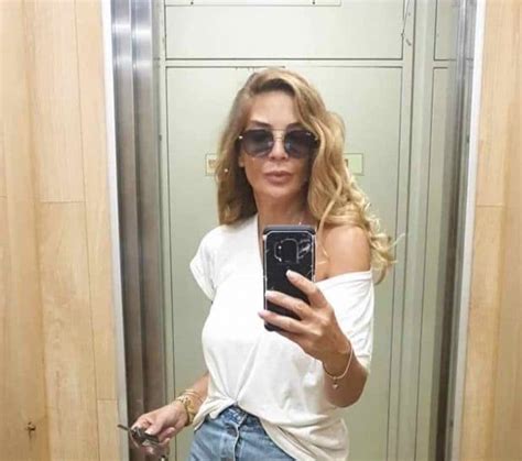 Facebook insanlara paylaşma gücü vererek dünyanın. רכילות: אתי "פצצת אנרגיה" גואטה, יהודה ואורלי משה חגגו 28 שנות נישואים
