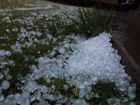 ® portal da cidade | andradas. Chuva de granizo causa prejuízo em casas, lojas e lavouras ...