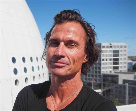 Den norske hotellmagnaten petter stordalen köper tio procent av nöjesjätten stureplansgruppen, skriver dagens industri. Petter Stordalen flyger första klass, barnen får åka i ekonomi... - Travel News