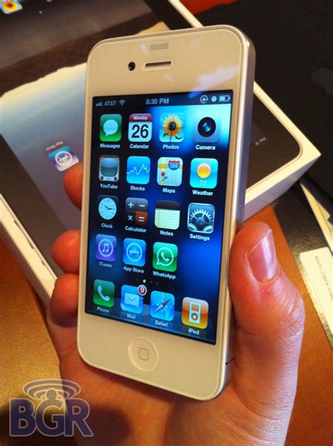 Apple Iphone 4 Available Now In White If Youre Up For The Challenge