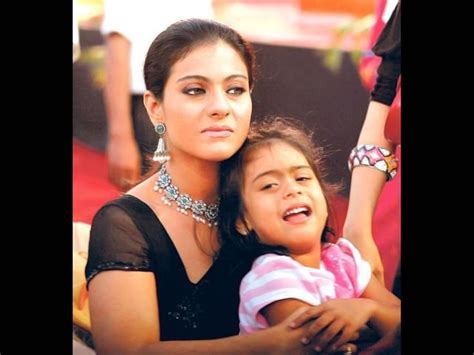 Kaajol With Her Daughter Maalpani Com Mothers Day Special