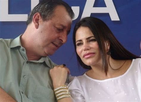 Omar foi salvo por ter foro privilegiado. AMAZONAS | ESPOSA DE OMAR AZIZ É PRESA, E MAIS TRÊS IRMÃOS ...