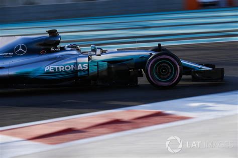 Valtteri Bottas Mercedes Amg F1 W08 Essais Pirelli à Abu Dhabi