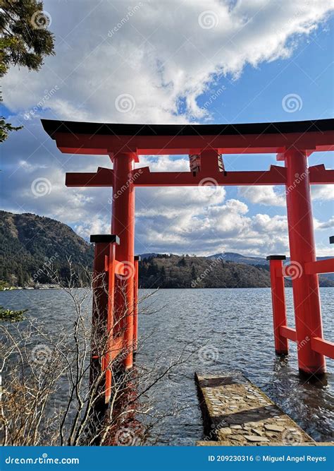 Hakone Torii Gate By The Lake Stock Photo Image Of Temple Torii