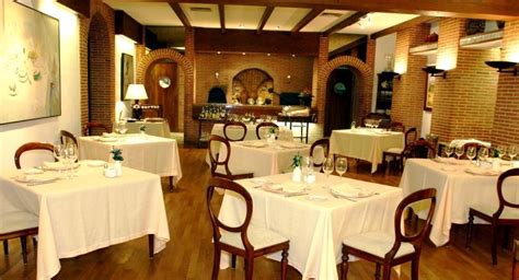 For a fee, guests can enjoy buffet breakfast on weekdays from 7:30 am to 10:00 am and on weekends from 8 am to 11 am. Restaurante La Cocina de Segovia (Hotel AR Los Arcos ...