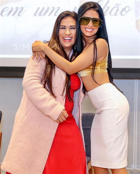 Os maiores sucessos de simone e simaria; Louca por make: Simaria revela hábito que a irmã, Simone ...