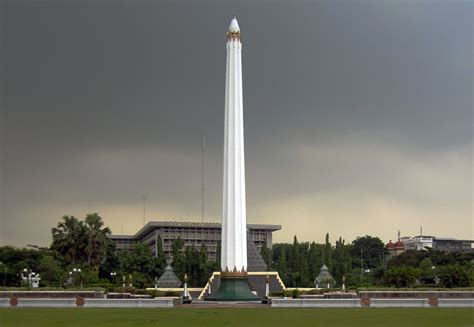 Monumen Tugu Pahlawan Wisata Surabaya Riset