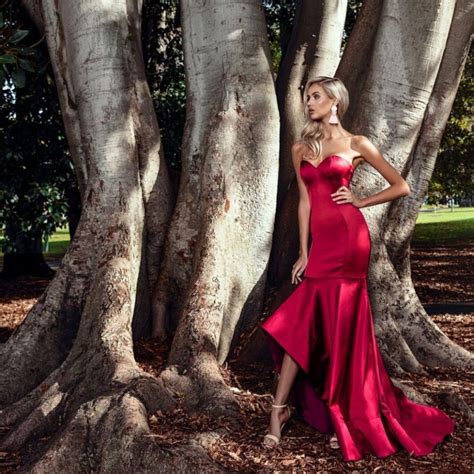 Auf der anderen seite blicken viele mit sorge auf den anstehenden herbst. 14 Abendkleider Bestellen in 2020 | Abendkleid, Abiball ...