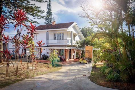 Huấn hoa hồng giới thiệu bộ sách dạy làm giàu trên facebook. Biệt Thự Hoa Hồng, Đà Lạt - Booking.com