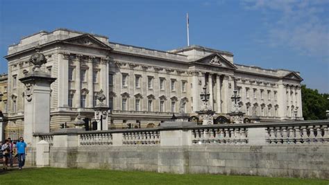 West Sussex Man Admits Trespassing At Buckingham Palace News