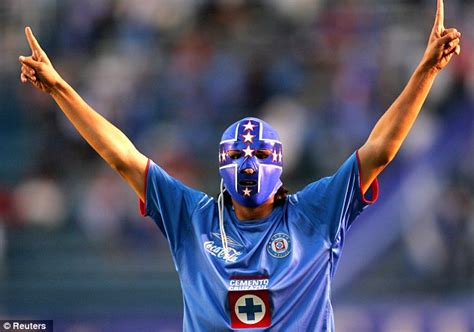 Mi smo drugačiji od drugih. Demba Ba flies to Milan to have mask fitted on broken nose ...