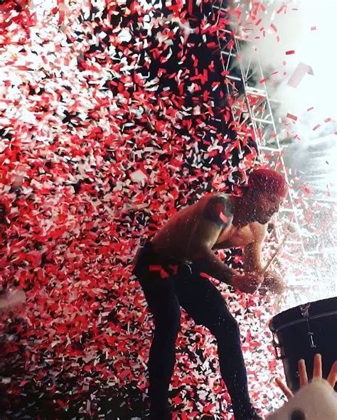 Josh Dun Drums In The Crowd Josh Dun Best Duos Staying Alive Twenty