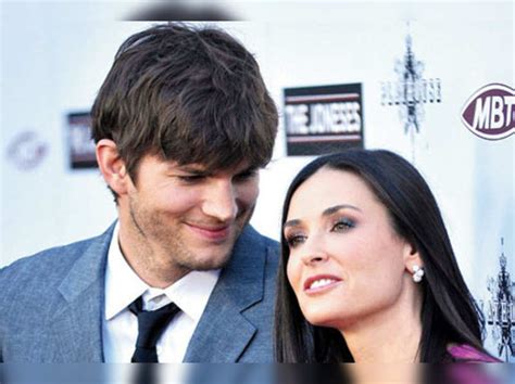 Demi Moore Files For Divorce From Ashton Kutcher English Movie News