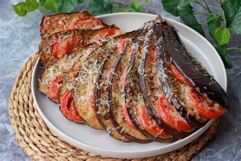 Berenjenas al horno con tomate y queso fáciles y deliciosas