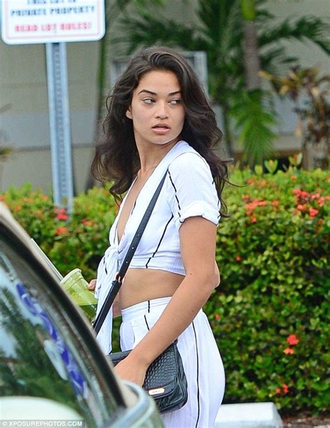 Shanina Shaik Shows Off Model Credentials In As She Goes Braless Artofit