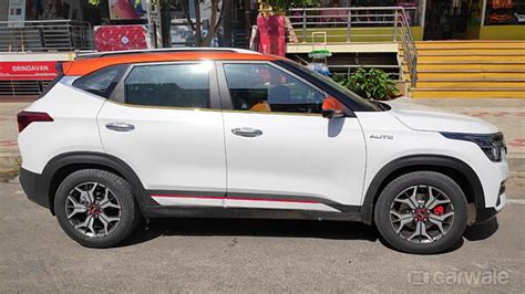 Kia Seltos Gt Line Dual Tone Colours Spotted Carwale