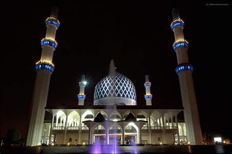 Masjid sultan salahuddin abdul aziz. The Sultan Salahuddin Abdul Aziz Shah Mosque at Night ...