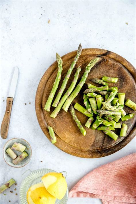 Includes instructions on how long to bake chicken drumsticks and chicken temperature. Oven Baked Chicken Drumsticks with Asparagus | Jernej Kitchen