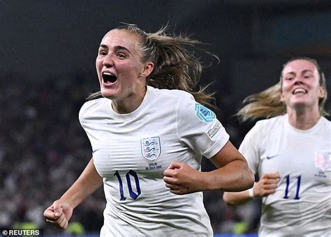 Women S Euros Georgia Stanway Is England S New Hero After Stunner Against Spain Daily Mail Online