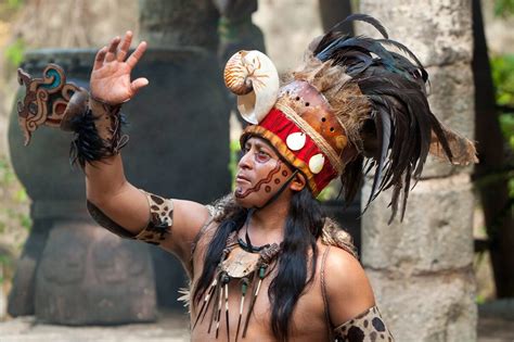 Usos Y Costumbres De Los Mayas