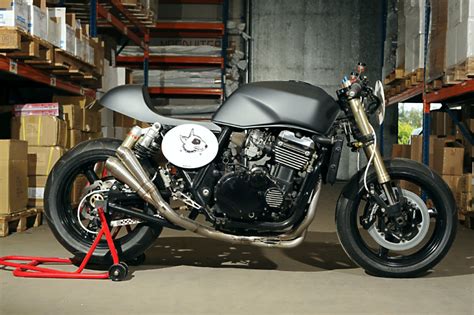 He spearheaded the design of many bmw motorcycles: ZRX cafe racer - Inazuma café racer