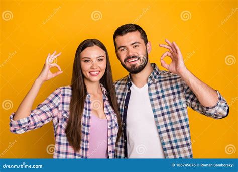 Photo Charming Lady Handsome Guy Couple Toothy Smiling Hugging Stand
