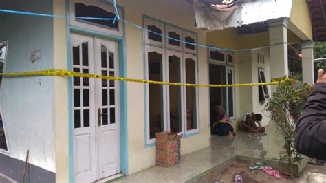 Jun 14, 2021 · ilustrasi tv digital. Asyik Nonton TV Bareng Keluarga, Alifah Tewas Dibacok ...