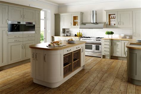 These shaker kitchen units come in varied designs, sure to complement your style. Shaker Wood Sage Grey & Oyster - Steve Rees