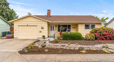 2293 Country Club Ter Woodburn Or 97071 Mls 23631297 Redfin