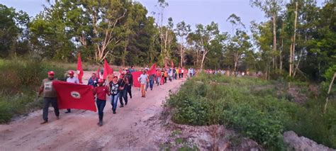 Capadocianas MST invade fazendas sedes do Incra e área da Embrapa em