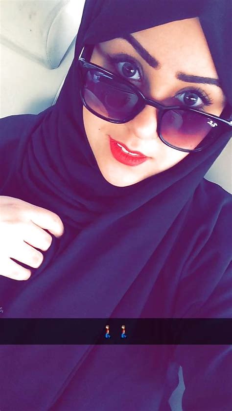 Saudi Arabia Hijab Girl Sexy Selfie Photo 1 17