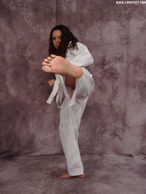 Pin By Matheus Signori On Artes Marciais Com Mulheres Women Karate Female Martial Artists