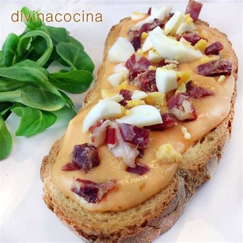 Echa un vistazo a estas recetas y ¡adéntrate en el sur de españa a través del paladar! Salmorejo en tostadas