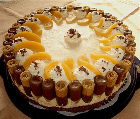 Wir haben klassische eierlikörkuchen als kastenkuchen oder gugelhupf und tolle neue ideen für dich! Eierlikör - Pfirsich - Torte (Rezept mit Bild) von Torte80 ...