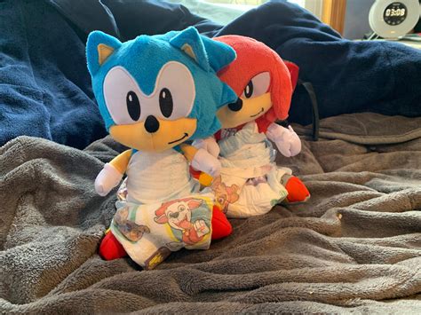 Classic Sonic And Knuckles In Diapers By Drakeofthe99dragons On Deviantart