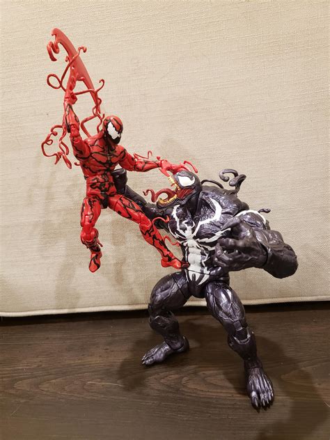 With jodie foster, kate winslet, christoph waltz, john c. Venom VS Carnage : MarvelLegends