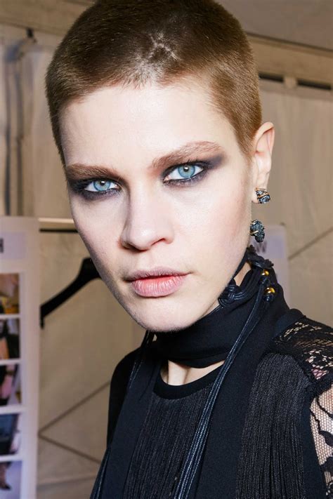 Androgynous haircuts for women are in great demand. 6 Androgynous haircuts you can try