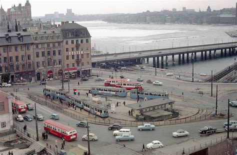 (texten kommmer från en skylt som finns uppsatt vid södermalmstorg 4, södermalm) tomten uppläts 1644 till riksrådet johan johan skyttes hus, södermalmstorg 4 (överkikaren 1). Södermalmstorg - Stockholmskällan