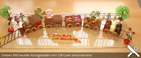Für einige dekorationen wird zusätzliches buntes frosting verwendet. Kuchen Oder Torten Für Kindergeburtstag - Geburtstagstorte