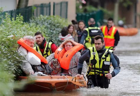 Foto e video, danni, situazione in tempo reale, allerta e previsioni meteo per oggi, domani e prossimi giorni. Maltempo Germania e Francia, 11 vittime per inondazioni ...