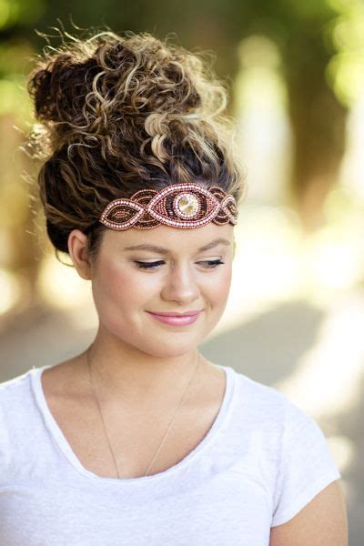 11 Quick And Easy Headband Hairstyles For Naturally Curly Hair Headband Hairstyles Pretty